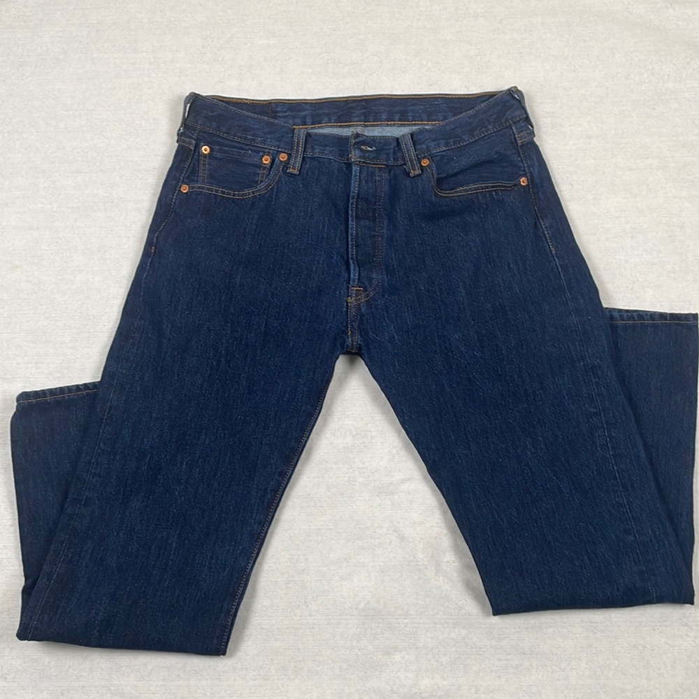 501 Dark Wash Levi’s LIKE NEW SIZE 34/ 29